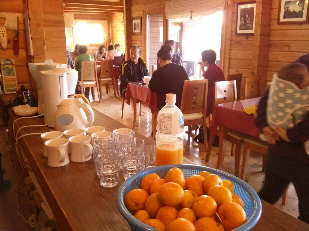 Breakfast At Tiffany'S Pension Seogwipo Room photo